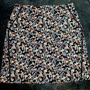 Patterned floral mini skirt